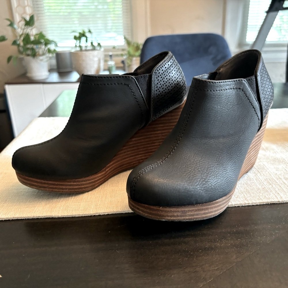 Dr Scholl’s women’s Harlow Wedge Bootie